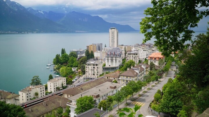 Montreux, Switzerland 🇨🇭 | A Beautiful View of Lake Geneva