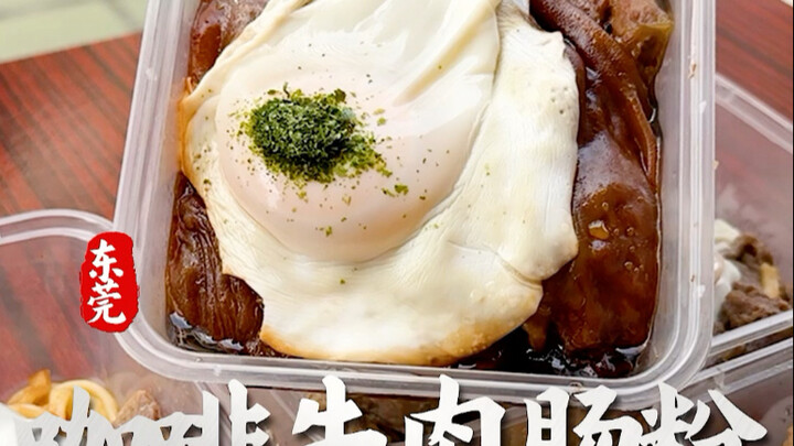 Món xôi cuốn bò cà phê ẩn mình trong con hẻm ở Đông Quan, một món làm rung chuyển giới xôi cuốn Quản