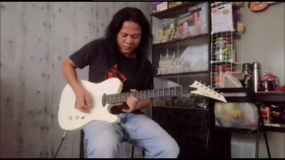 Menara jamming guitar antara wajah2 sayang