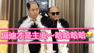 Bán tóc giả là nghề tay trái thôi～ahahaaahahahaa~~ nhảy disco mới là nghề chính! Cười vỡ bụng