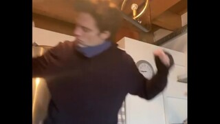 【Sebastian Stan】小熊热舞结果撞到吊灯（？）
