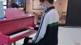 [Piano] Sekolah menengah atas memainkan "KING" di jalan, energi tinggi di depan!