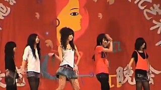 盘点早期的校园文艺汇演，演虽然以前的舞蹈很魔性，但毕竟是我们曾经的青春回忆