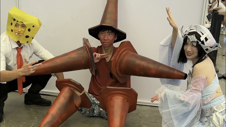 Don't come to the comic con for nothing—cosplay five different characters in a single day!