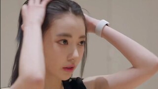 Trong phòng tập, cách phối đồ đơn giản và kiểu tóc của Miyawaki Sakura đều rất đẹp mắt~