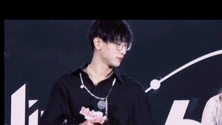 [Who Yi Jing Xiang Who Yi] Jing Xiu Yi Yi chỉ đơn giản là thỏa mãn mọi tưởng tượng của tôi về Sang Y
