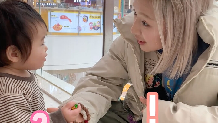 ไปขอเงินแม่หน่อย แล้วเอามาให้ฉัน ได้ยินไหม?!