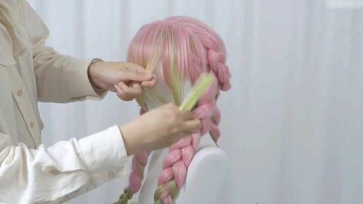Demon Slayer from Manmei: Mitsuri Kanroji cosplay wig styling tutorial on how to save the curved fly