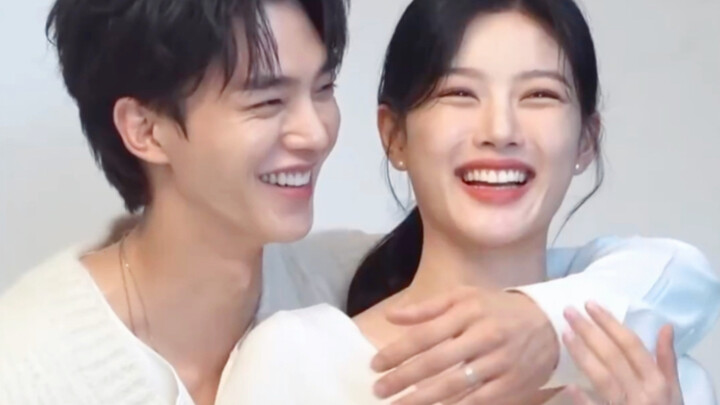 [Kim Yoo Jung x Song Jiang] Mereka akan tersenyum ketika saling memandang! Tawanya sangat konsisten!