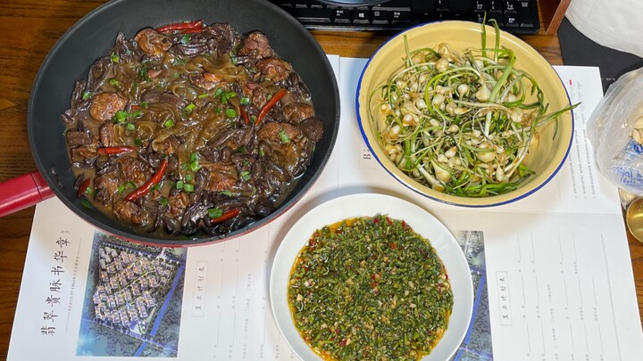 I just want three liang of wine, to hide away in the bustling city—unafraid of mediocrity, living as