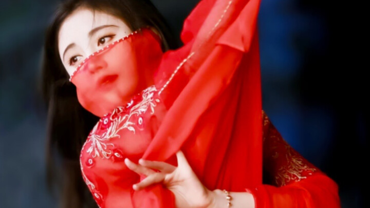 Darn, I’ve been mesmerized by her red‑clad stage design again! 【The Princess Royal】