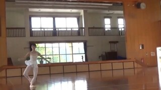 Ultraman Triga's heroine, Toyota Luna, dances ballet