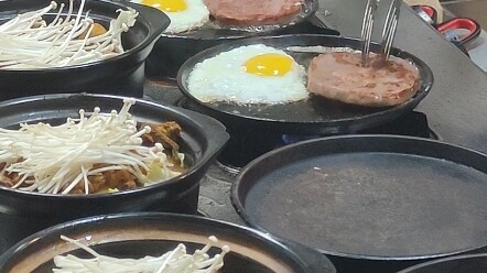 Steak instant noodles in Nanjing Forestry University cafeteria