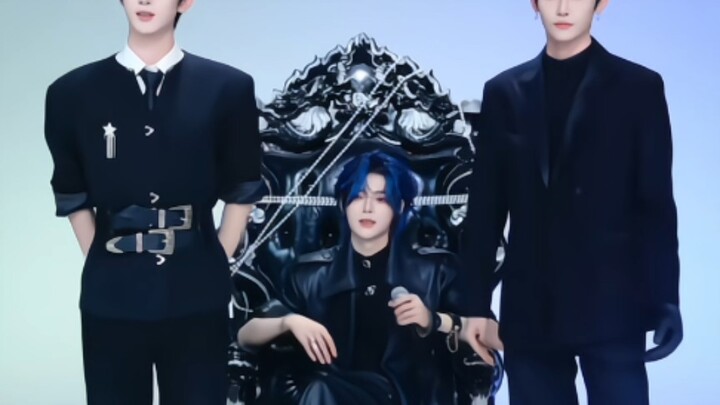 Cơ bụng! Kha Tử, cậu thực sự có cơ bụng!