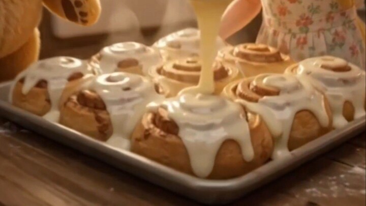 Warm & fresh Cinnamon Rolls with Little Chef! 🐻🌀