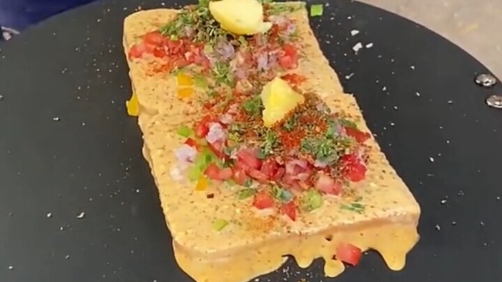 Bánh mì chiên trên đường phố Ấn Độ, bạn có thấy sạch sẽ và vệ sinh không?