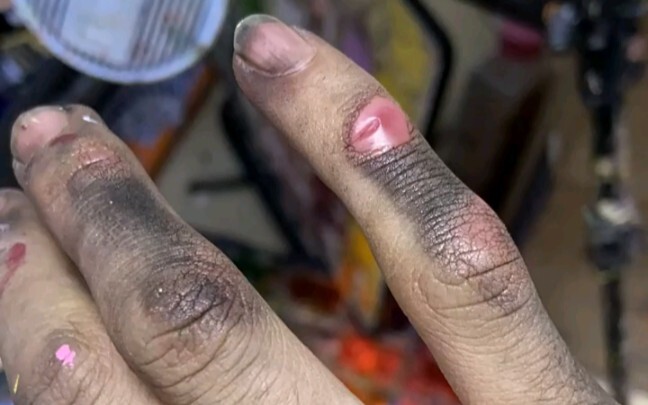 Seorang mahasiswa seni yang telah mengulang kelas selama sepuluh tahun!