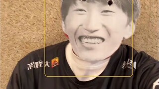 Pria perjaka berusia tiga puluh tahun cosplay tongkat listrik di acara komik, ternyata menjadi satu-