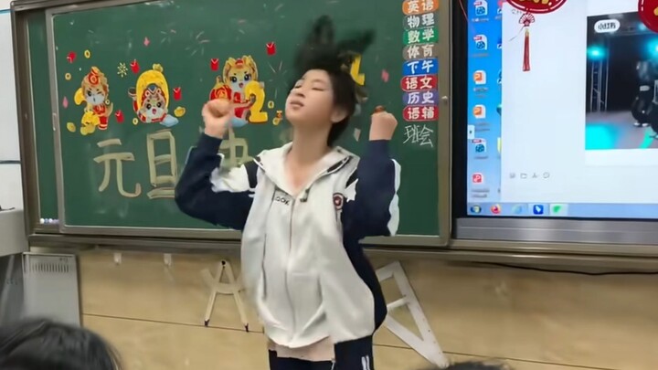 还是喜欢穿校服的