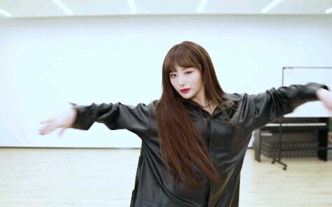 [Kong Xue'er] Dance through 5 songs in one go? | Brother Xuezi’s cover of Girls’ Generation’s five-h