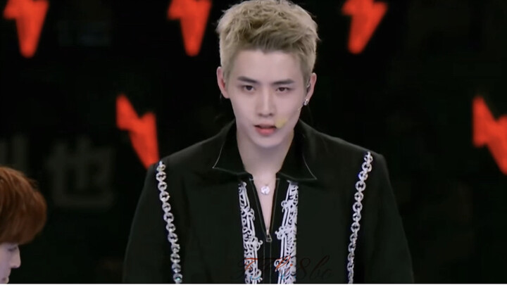 【R1SE｜عالم ما وراء الأفق】ماذا؟! هل يحتوي عالم ما وراء الأفق على خاصية تغيير الملابس بنقرة واحدة أيضً