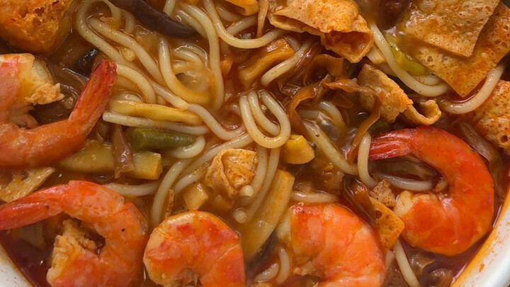 Liberal Arts Grad Eats a Meal for 8.80 RMB