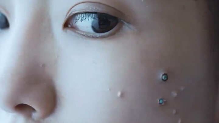 A strange pimple appeared on the girl's face, and after just one night, it turned into a man-eating 