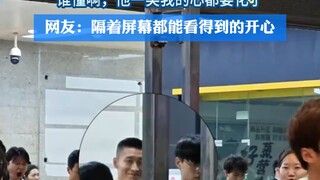 A girl records the moment she meets her long-distance boyfriend!!