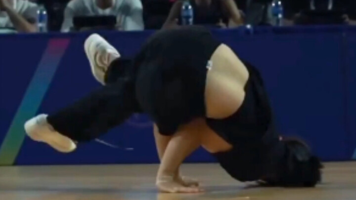 Cô gái 14 tuổi của Trung Quốc thể hiện xuất sắc tại giải đấu nhảy đường phố thế giới