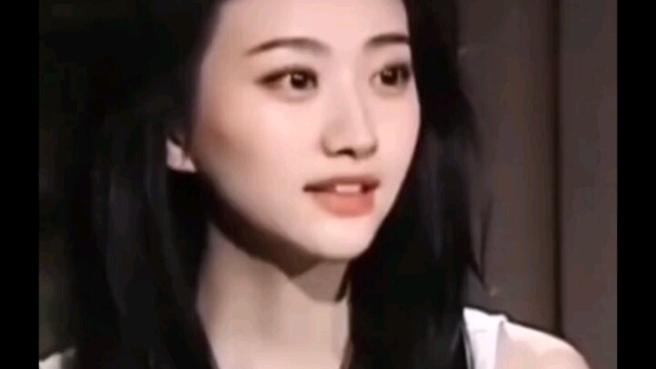 คุณชอบสาวสวยที่ดูโง่ๆ ไหม