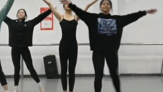 ระบุเทคนิคผสมผสานการเต้นที่ต้องการวิจารณ์