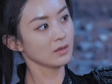 Chu Qiao’s expression as she was caught wasn’t coy—she looked him over with a critical gaze. Who get
