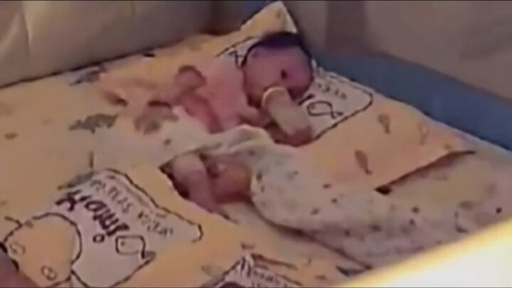 الطفل: هذا الجيل من الآباء صعب المراس حقًا، لحسن الحظ أنني أستطيع تهدئة نفسي بنفسي.