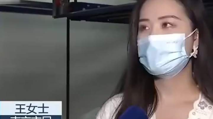 The mechanical parking space was trapped with the car and the person. Support Ms. Wang.