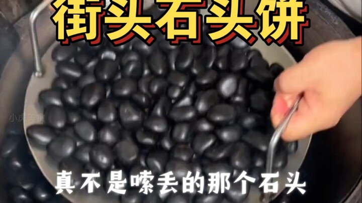 Roti panggang batu di tepi jalan—bosnya bilang semuanya pakai batu asli, harum, renyah, dan enak ban