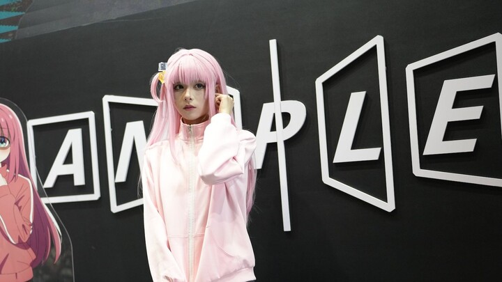 โพจิจังปรากฏตัวในตัวตนที่แท้จริงของเธอในงาน BW2023