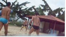JOGANDO FRESCOBOL NA BEIRA DA PISCINA NO CLUBE ASSEFAZ EM MARICA COM RODRIGO VAZ 07092009