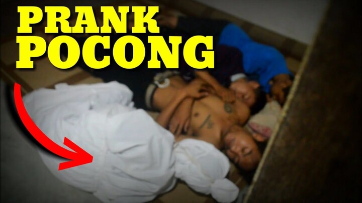 Prank Pocong Nakutin teman tidur - PRANK INDONESIA!