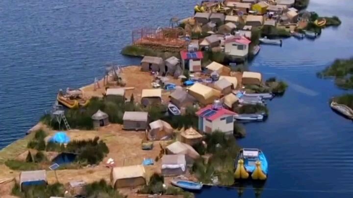 🌊 Uros Floating Islands, Peru 🇵🇪On Lake Titicaca are islands that are literally made from reeds.