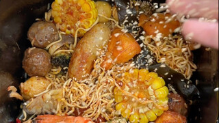 หม้อทอดไร้น้ำมัน: หม้อไฟรสเผ็ดและเสียบไม้ย่าง ดีต่อสุขภาพและใช้น้ำมันน้อย ข่าวดีสำหรับคนขี้เกียจ