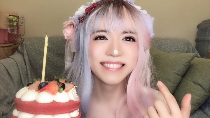 [Cute & Chubby] Happy Birthday to Me! The Hidden Side of a Cross-Dressing King...