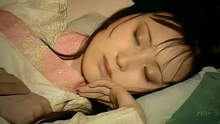 LOL! Wouldn't it be uncomfortable to sleep with a head full of pearls and jade? How can you still sl