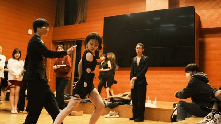 This should be the last dance of this year. I finally covered Shen Xiaoting's dance of Idol Luck. Al