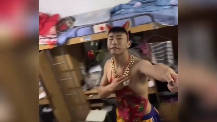 Quyển tuyển sinh “bá đạo” nhất lịch sử: ép tăng điểm cho sinh viên. Trường thì thôi đi, coi như cả n