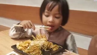 Dek Cel pertama kali makan di wizzme