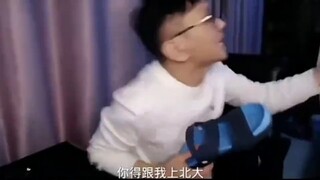 "杀父仇人就在面前，你后退什么！"