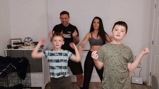 crazy family do the Tiktok craze! Do it to it!!!