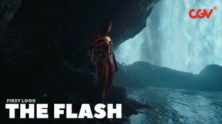 Kostum The Flash baru yang lebih seru dan penampilan Batman jadul