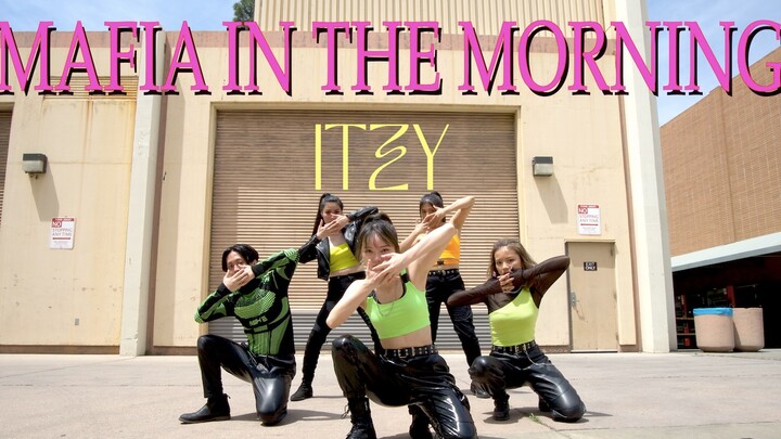 Dẫn dắt nhóm nhảy đại học Mỹ năm người trình diễn nhanh toàn bộ ca khúc "Mafia In The Morning" của I