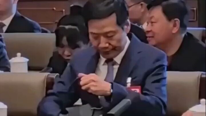 雷老板有和我们穷人一样的怯懦感ei～